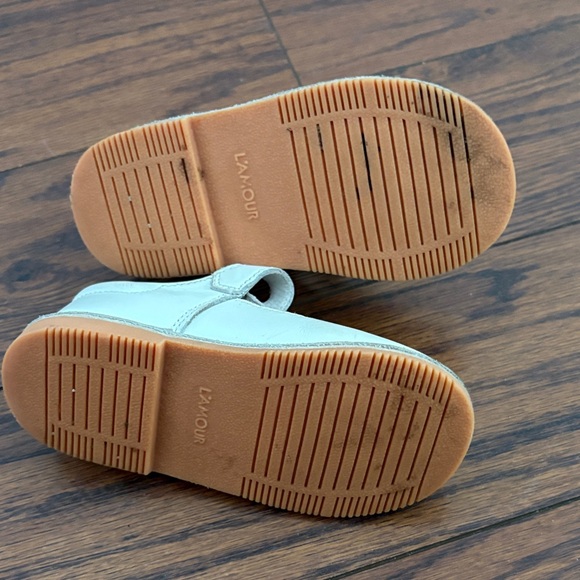 L'Amour White Kids Dress Shoes with Buckle - Picture 4 of 4